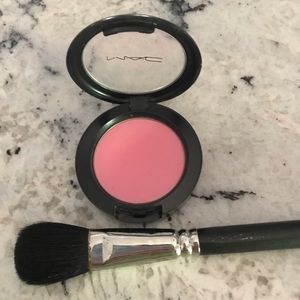 MAC Cosmetics Blush & Brush